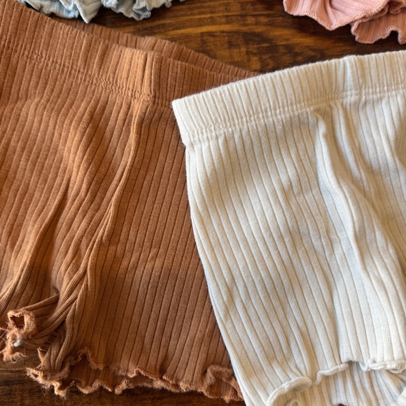 Little Co. | Ribbed Bike Shorts Set - Light Blue, Pink, Tan, Cream - Picture 3 of 5